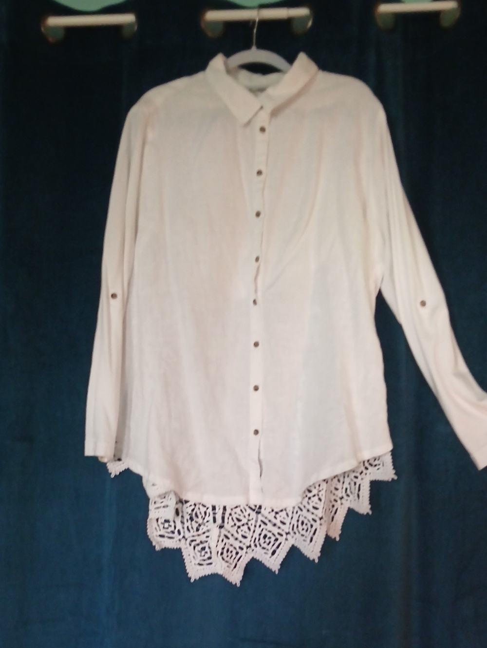 Women's White Button-Front Lace Hem Blouse